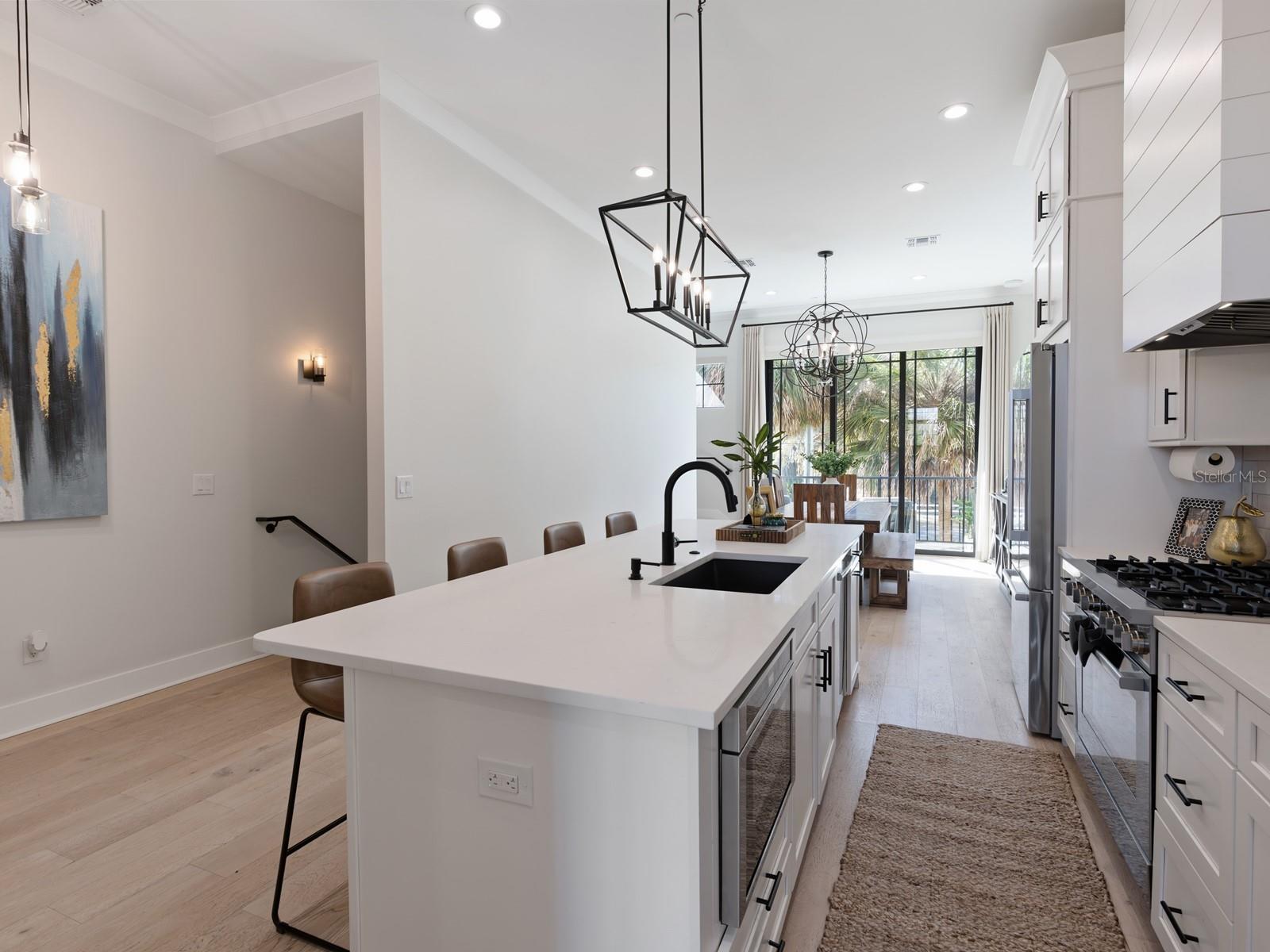 64 N Park Ave Property Photo 12