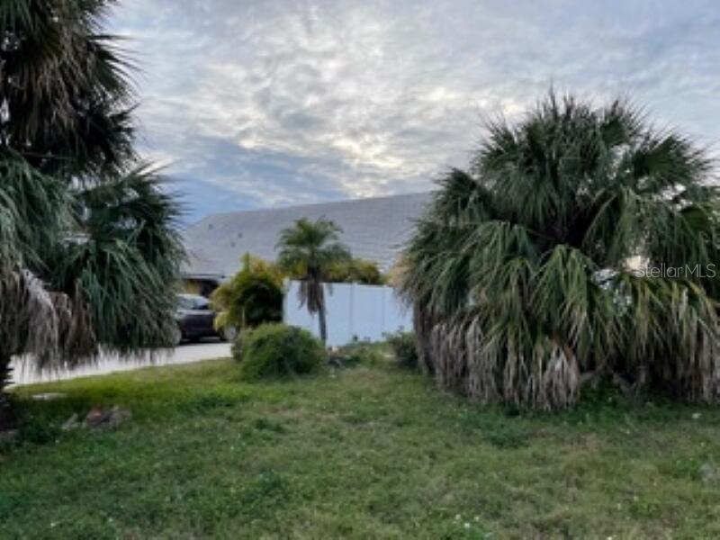 5008 Ensign Loop Property Photo 3