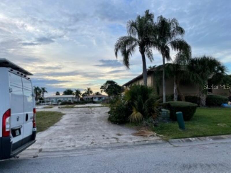 5008 Ensign Loop Property Photo 5