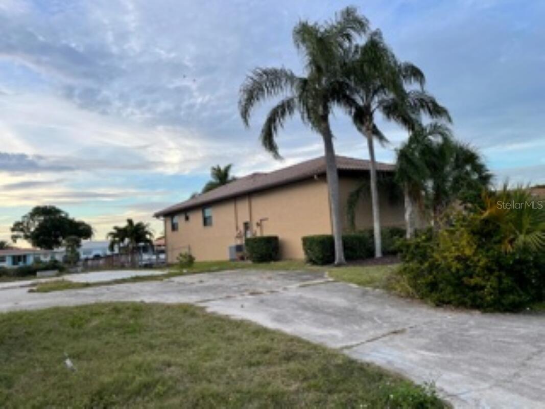 5008 Ensign Loop Property Photo 8