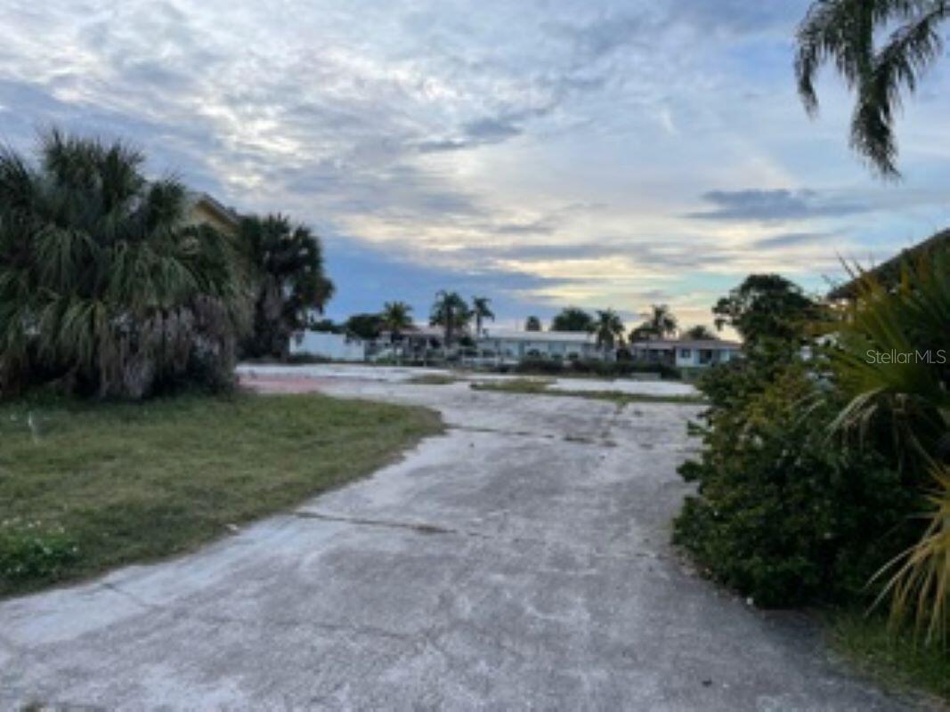 5008 Ensign Loop Property Photo 9