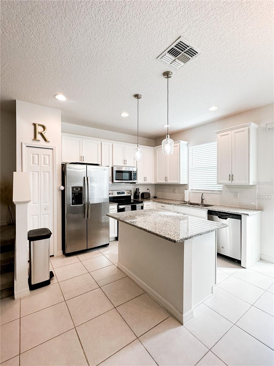 O6385429 Property Photo 2
