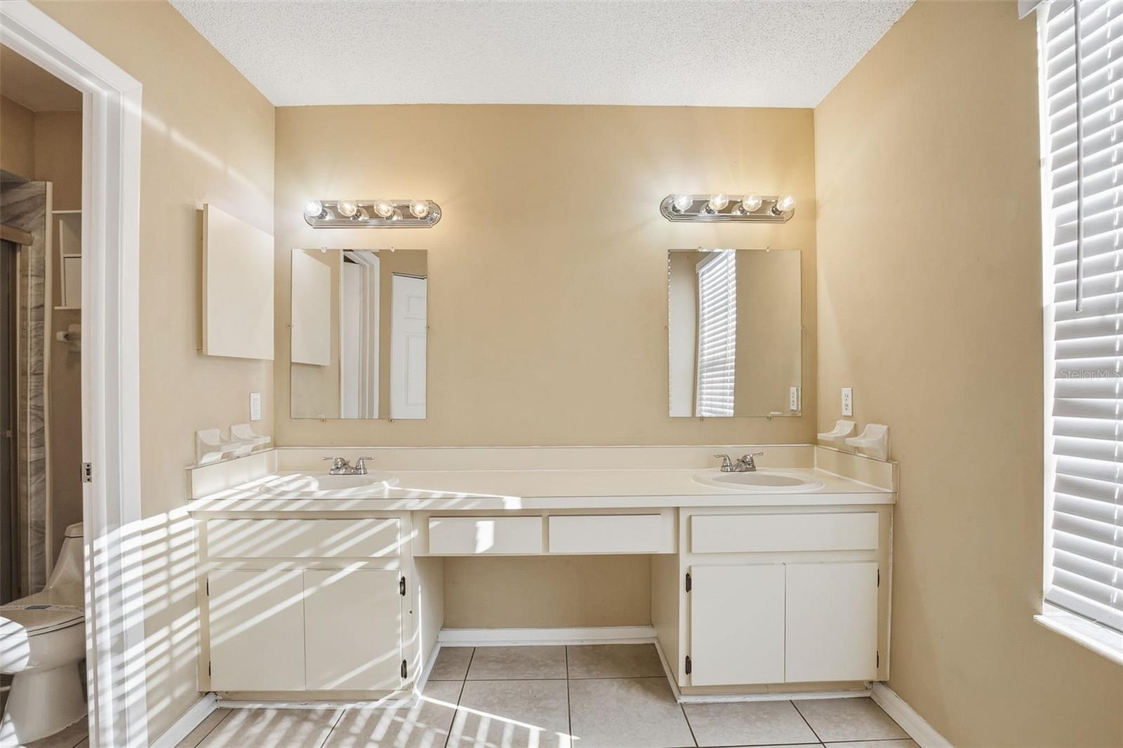 15908 Bridgewater Ln Property Photo 28