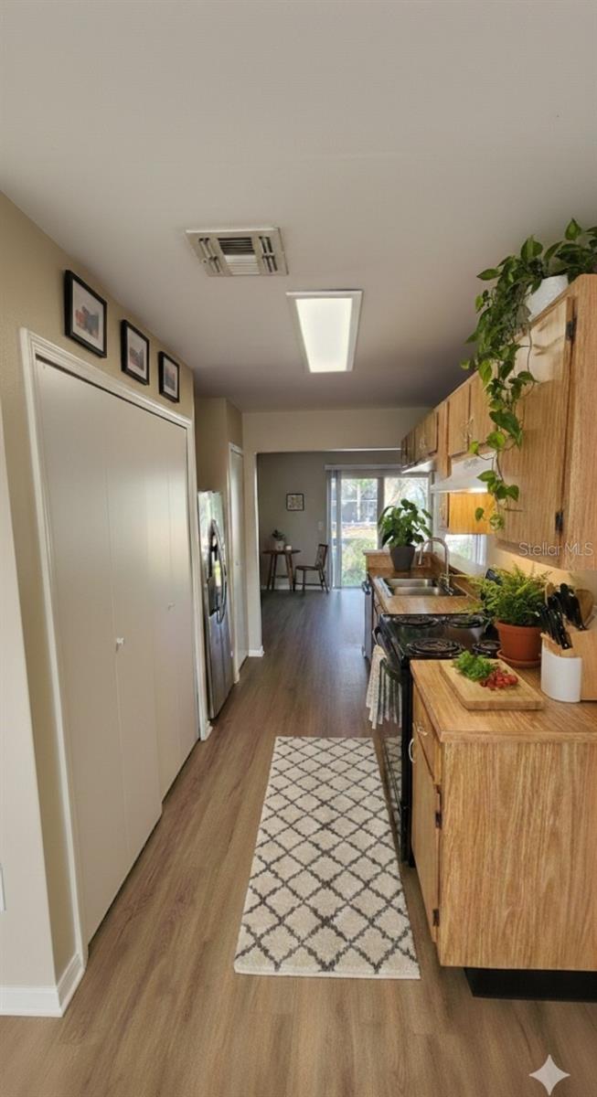 6050 Scotchwood Gln #105 Property Photo 7