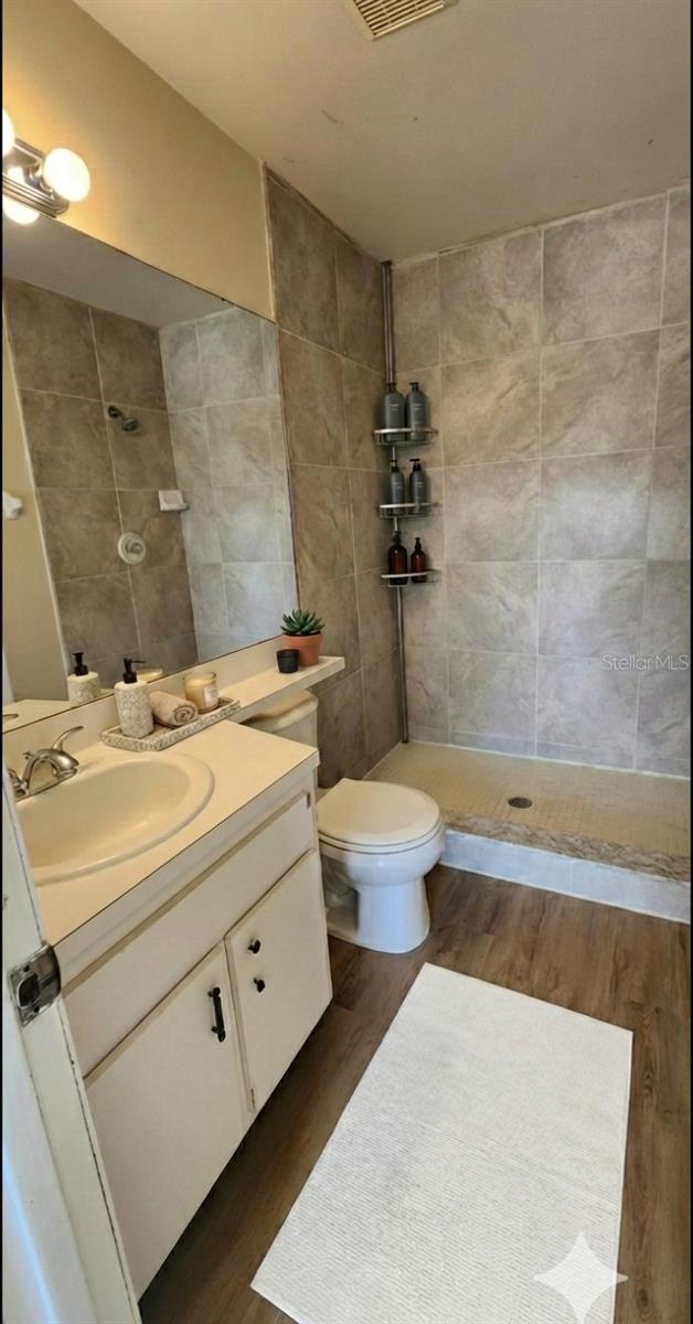 6050 Scotchwood Gln #105 Property Photo 10