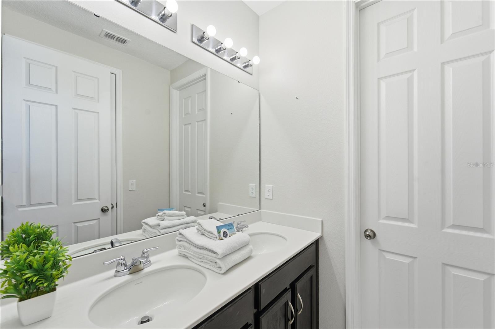1860 Sawyer Palm Pl Property Photo 36