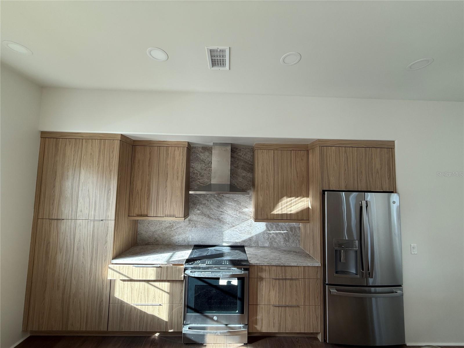 301 W Comstock Ave Property Photo 11