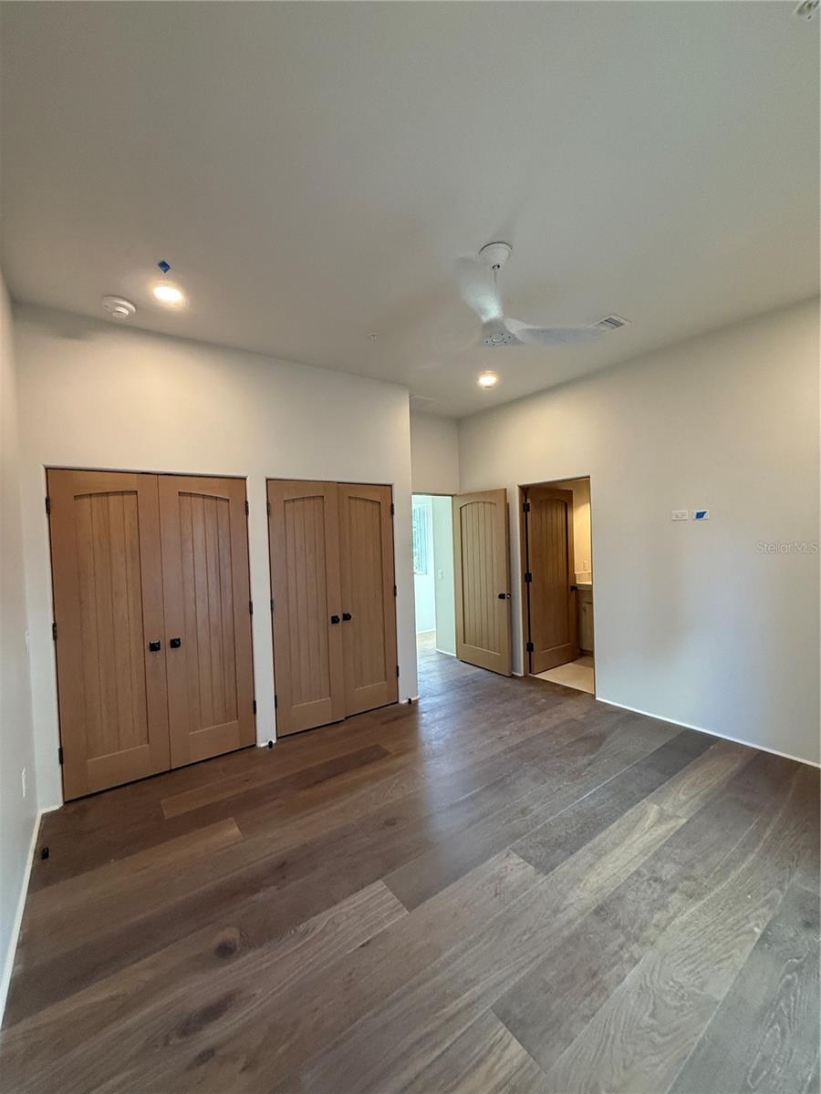 301 W Comstock Ave Property Photo 14