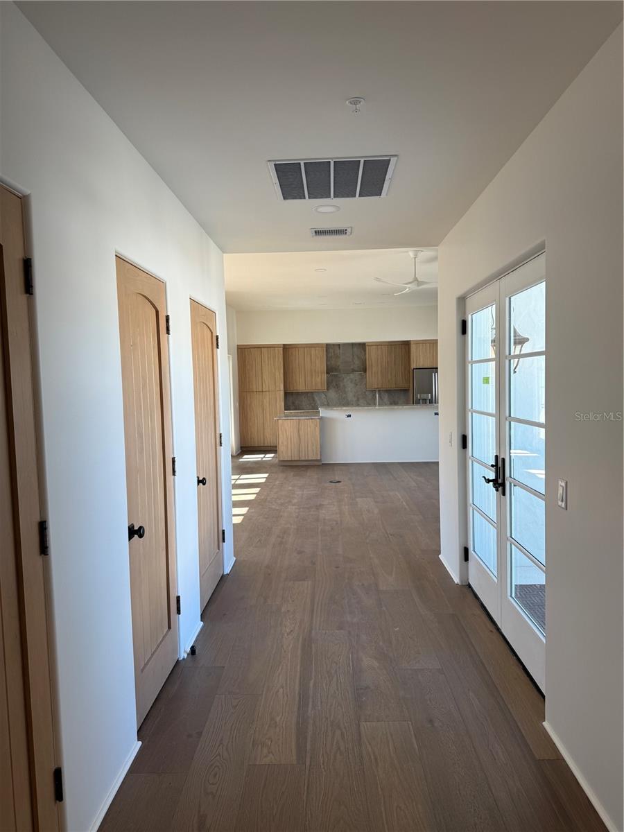 301 W Comstock Ave Property Photo 15