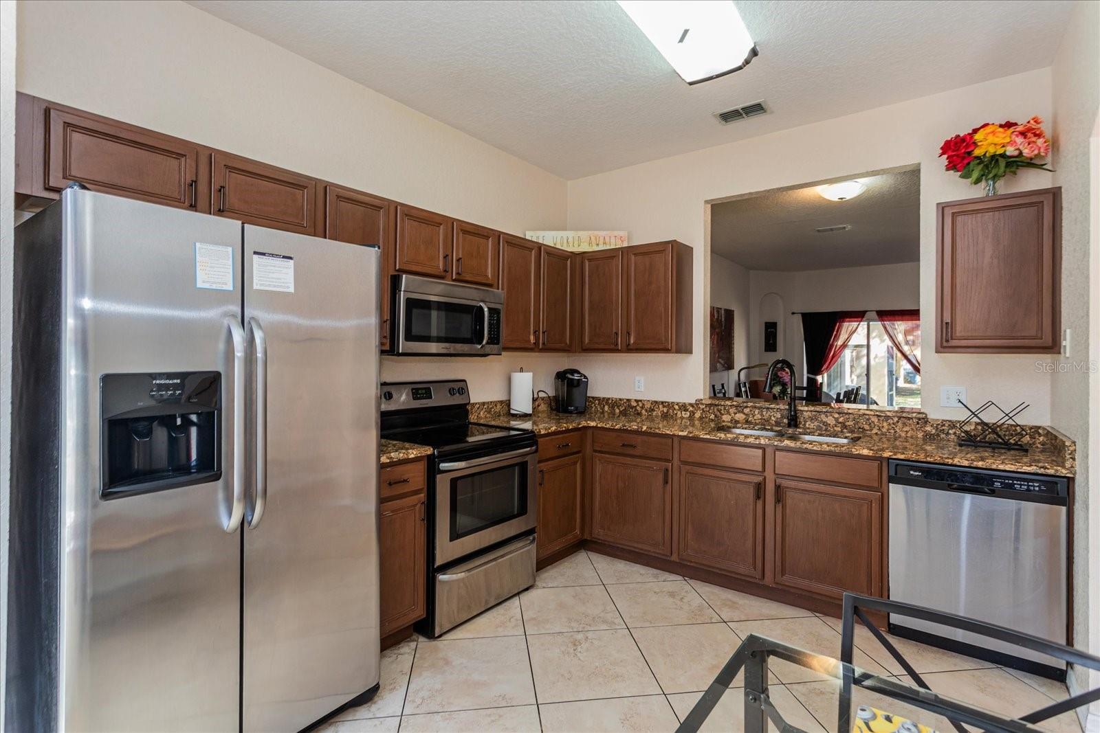232 La Mirage St Property Photo 4