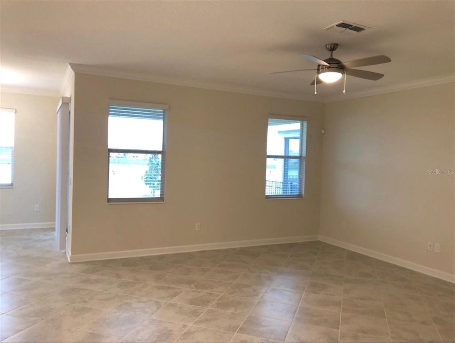 10229 Lovegrass Ln Property Photo 8