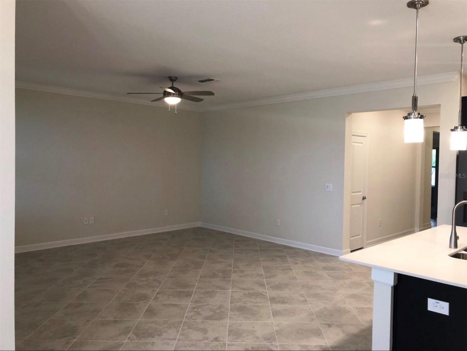 10229 Lovegrass Ln Property Photo 9