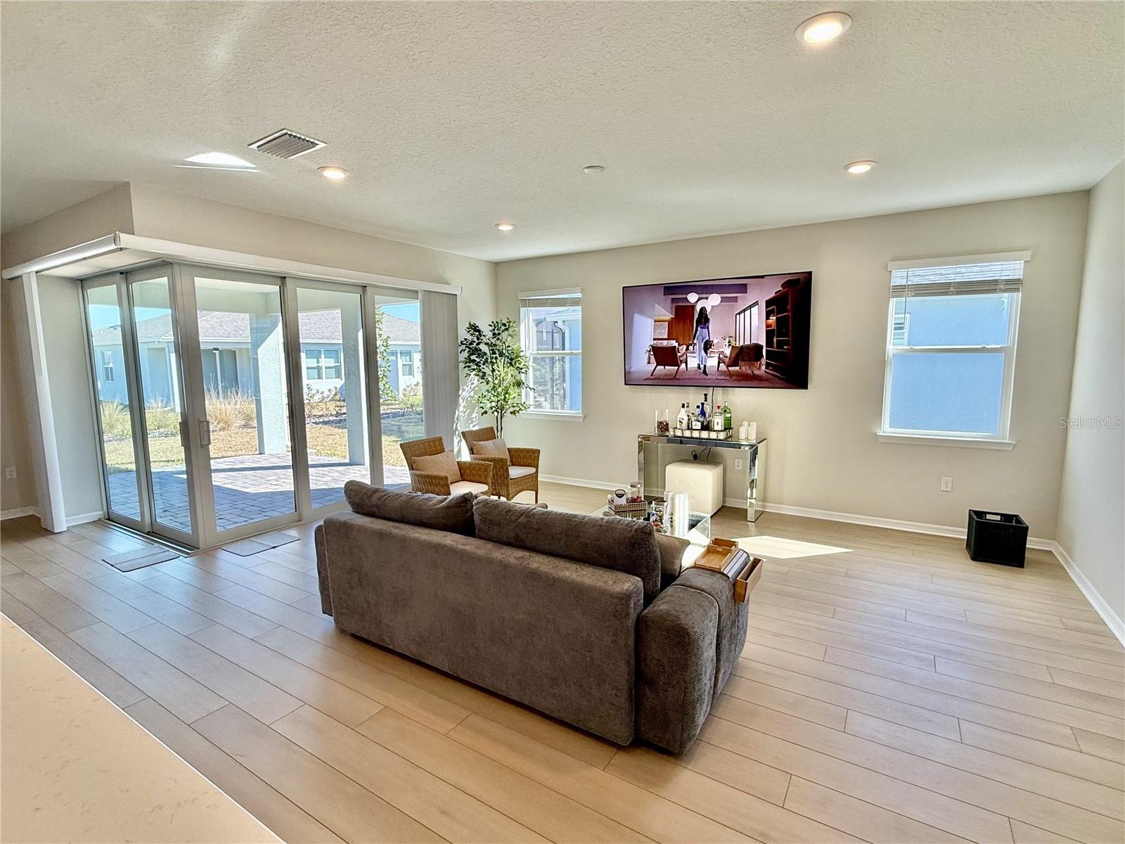 O6386205 Property Photo 7