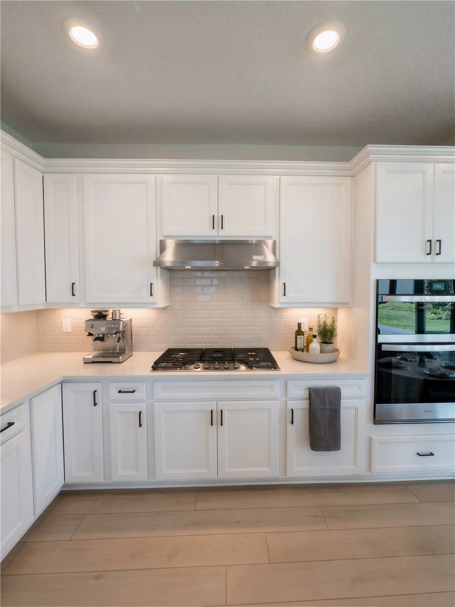 O6386205 Property Photo 12