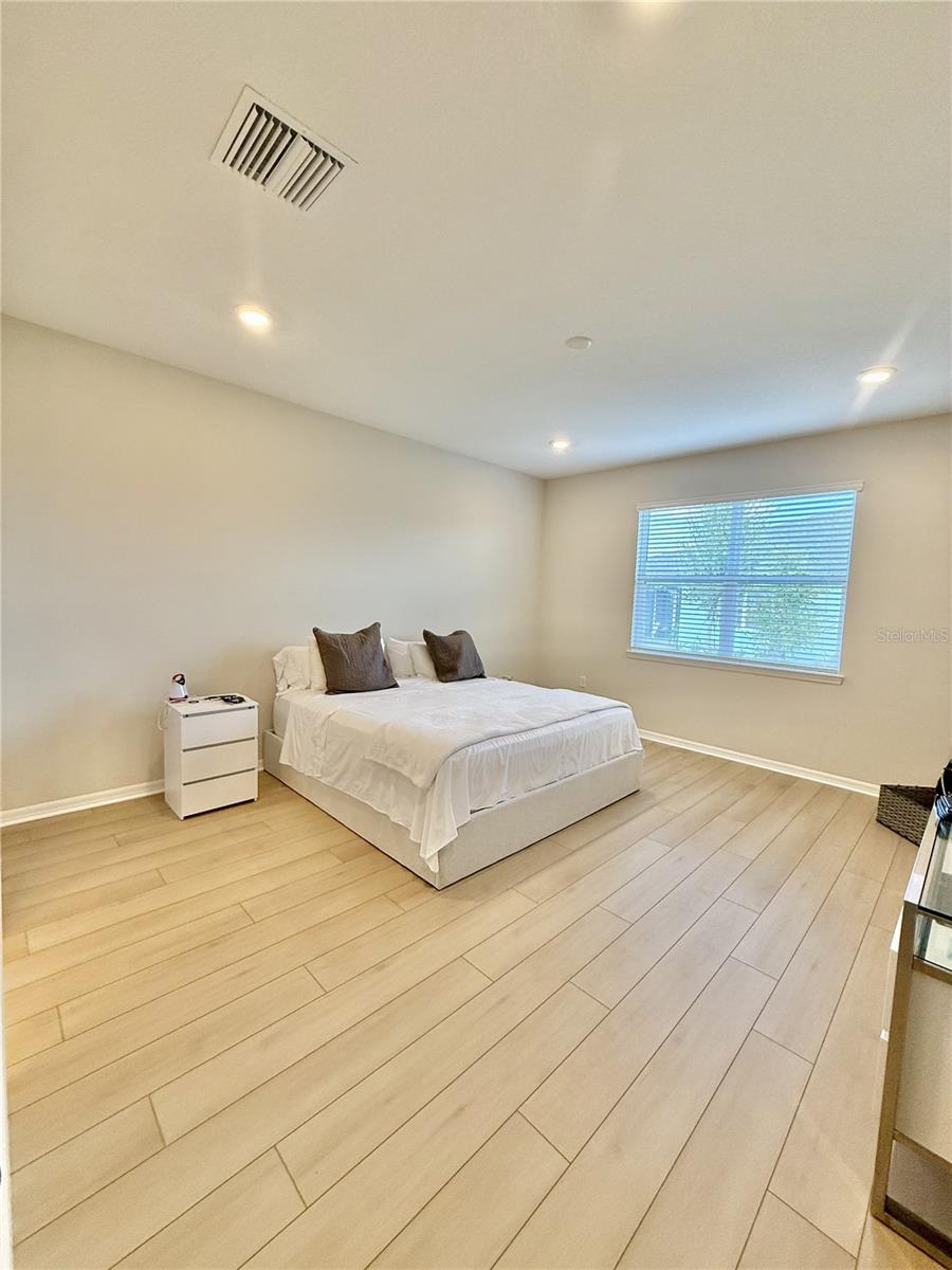 O6386205 Property Photo 15