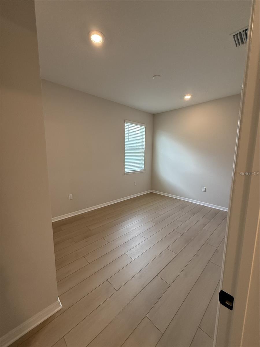 O6386205 Property Photo 27