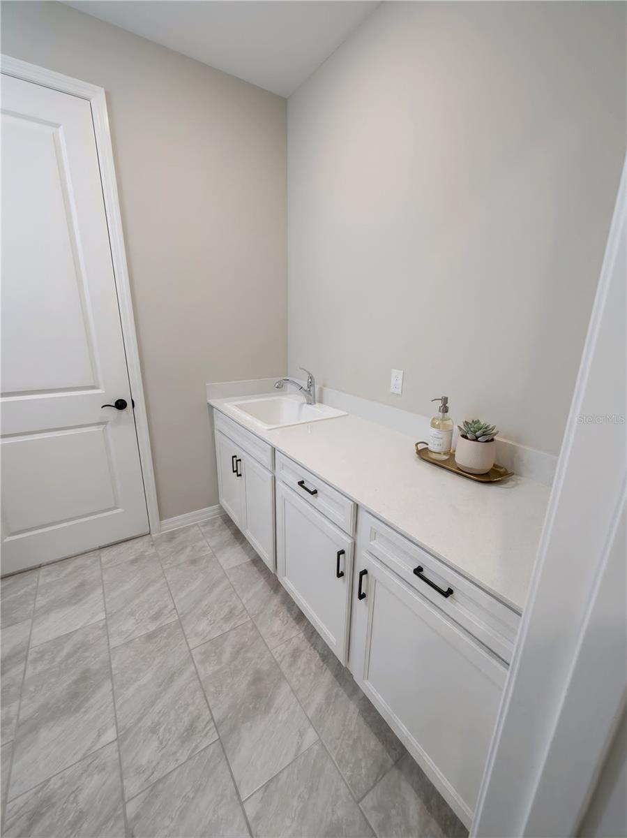 O6386205 Property Photo 30