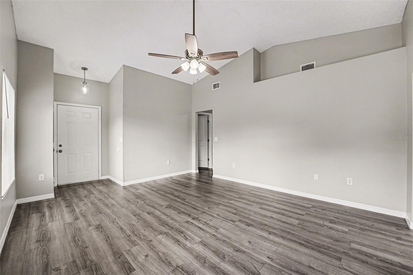 3339 Queens Cove Loop Property Photo 4