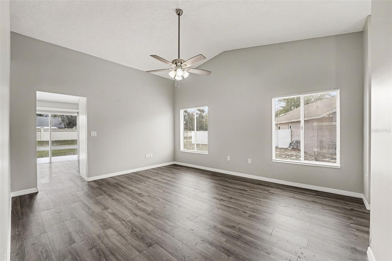 3339 Queens Cove Loop Property Photo 6