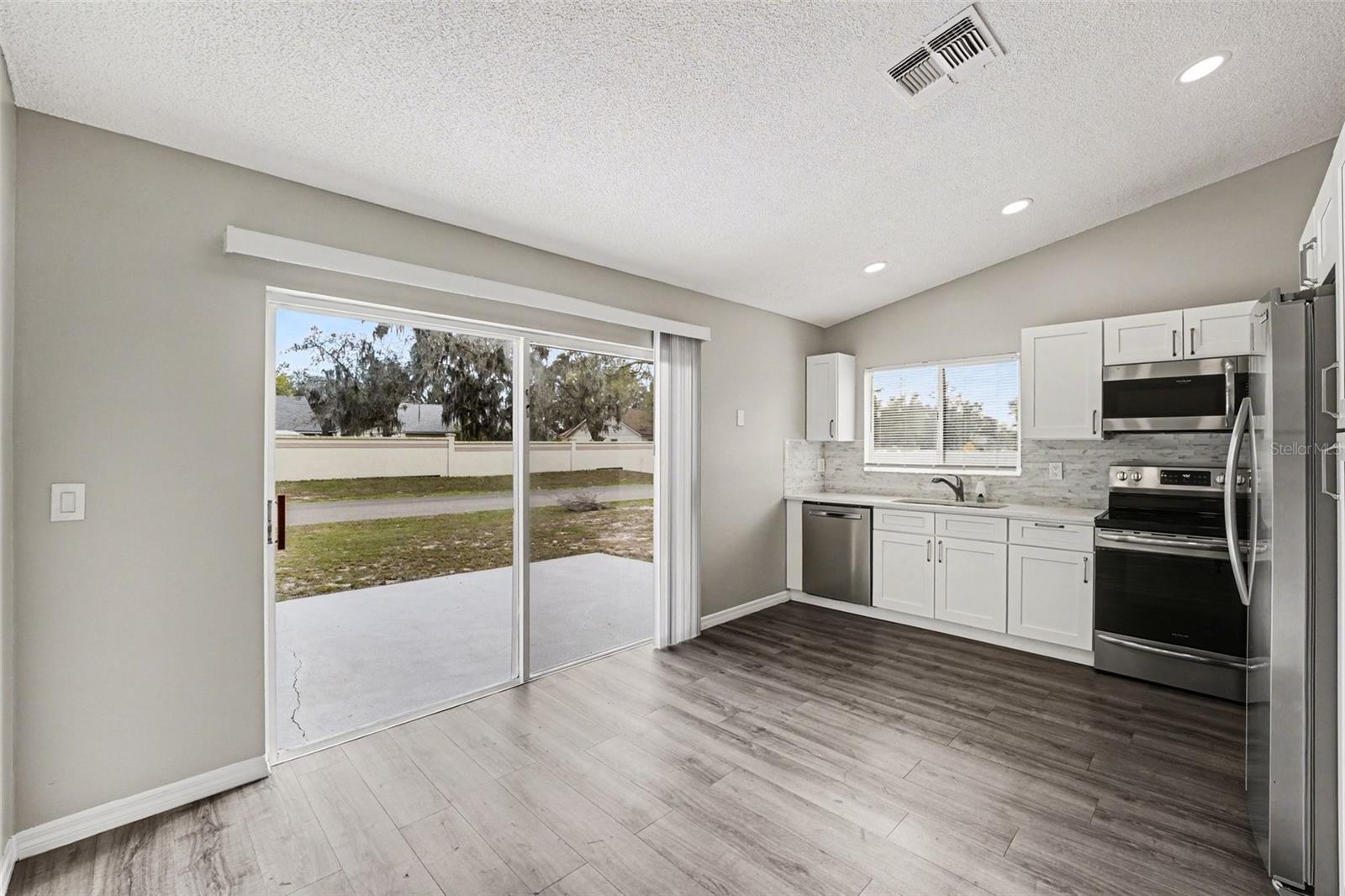 3339 Queens Cove Loop Property Photo 8