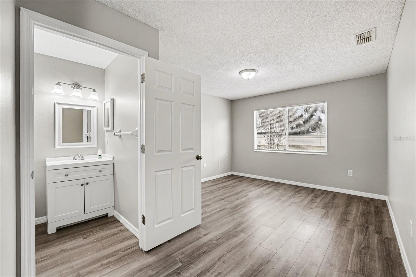 3339 Queens Cove Loop Property Photo 11