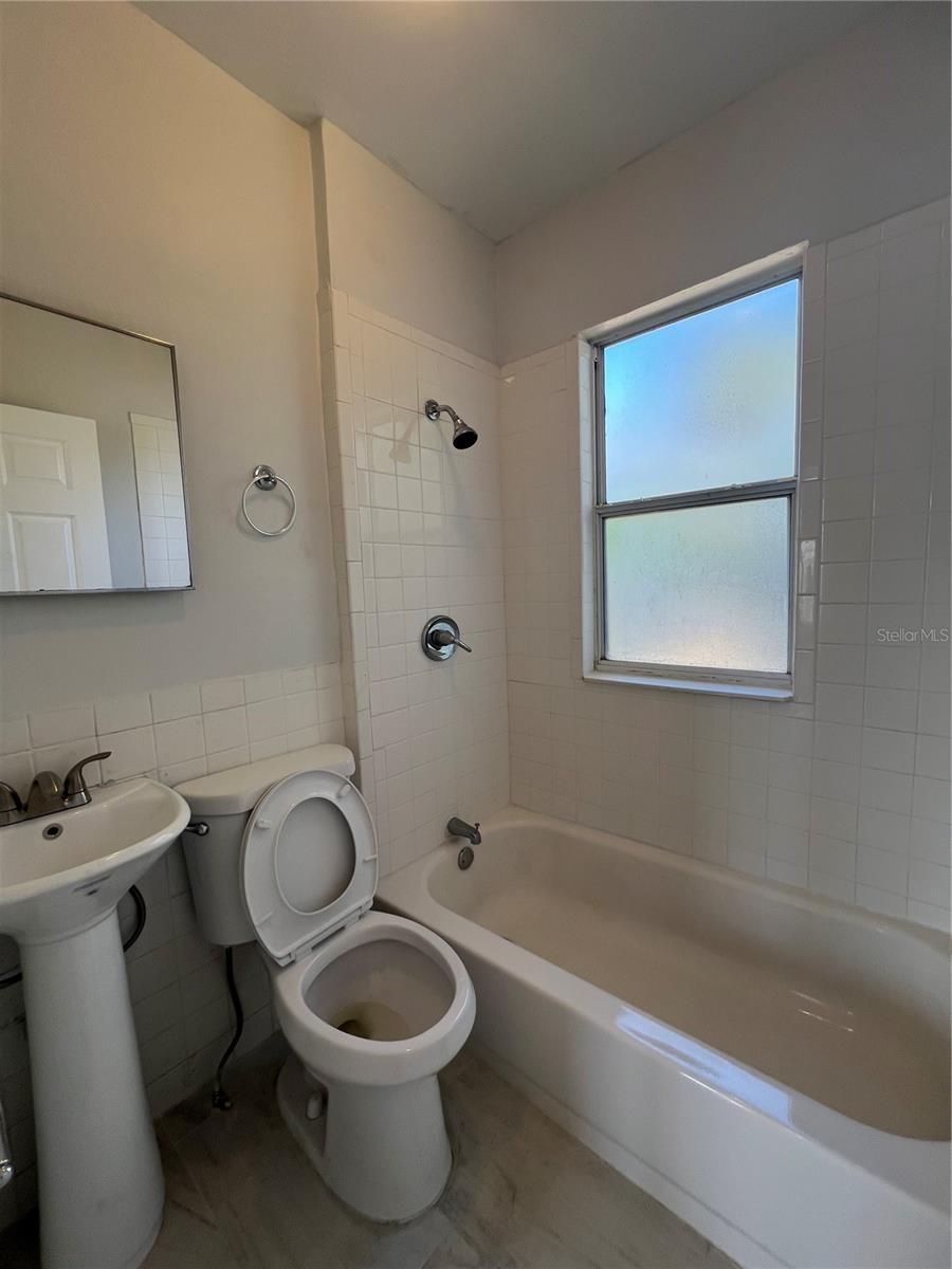 209 Taylor Ave #2 Property Photo 5