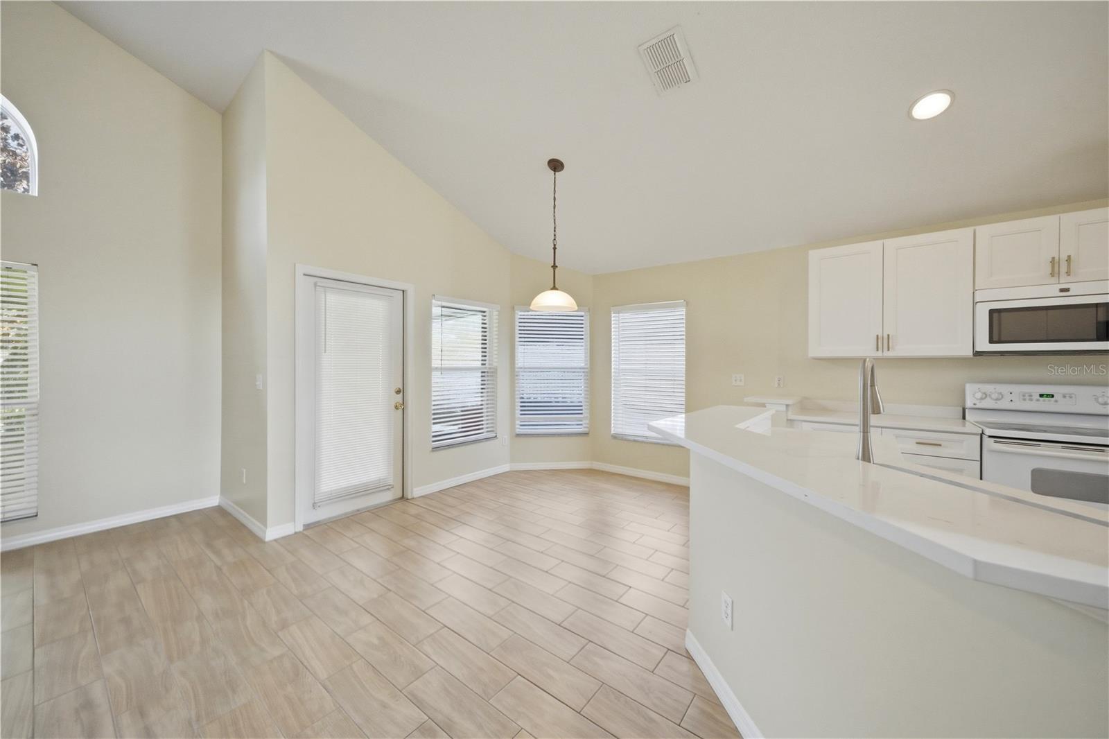 632 Blenheim Loop Property Photo 31