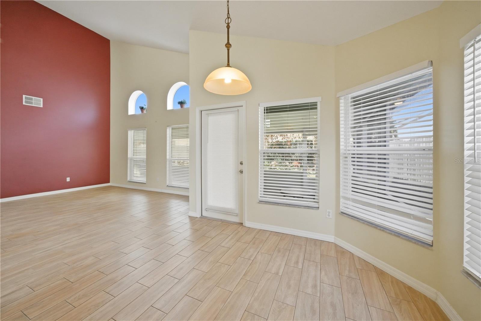 632 Blenheim Loop Property Photo 37