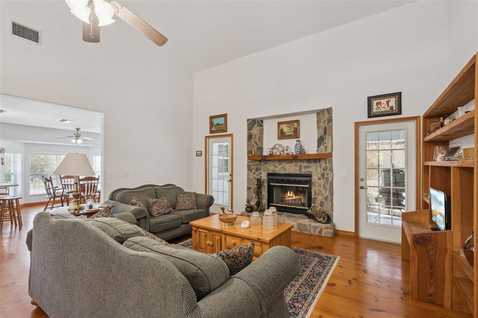 41731 Dahlia St Property Photo 7