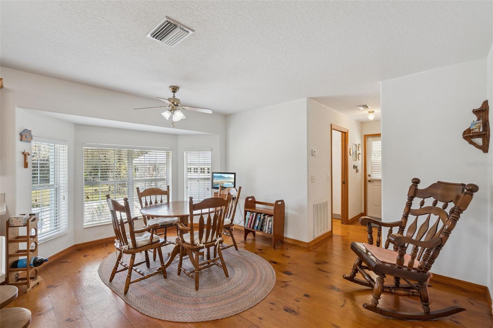 41731 Dahlia St Property Photo 9