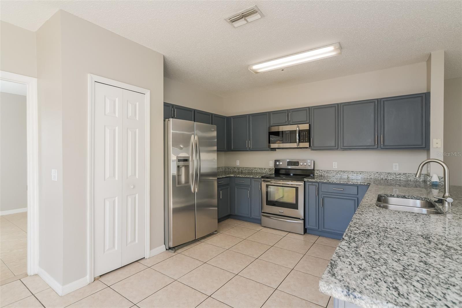 4417 Canopy Ct Property Photo 3