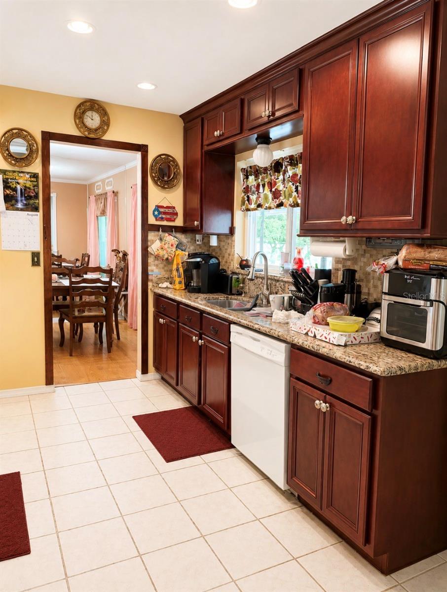 1012 Forest Cir Property Photo 6