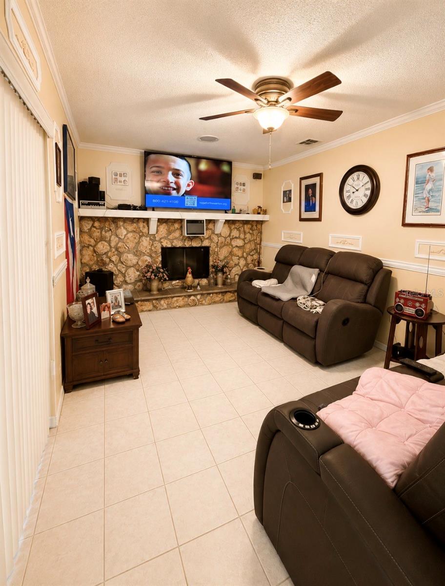 1012 Forest Cir Property Photo 9