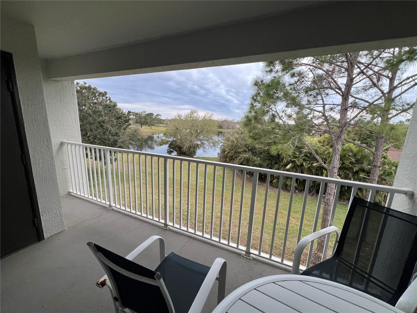 13941 FAIRWAY ISLAND DR #733 Property Photo 1