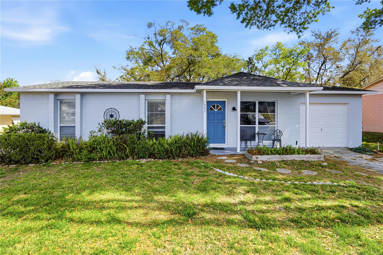 1907 LESLIE ANN LN Property Photo 1