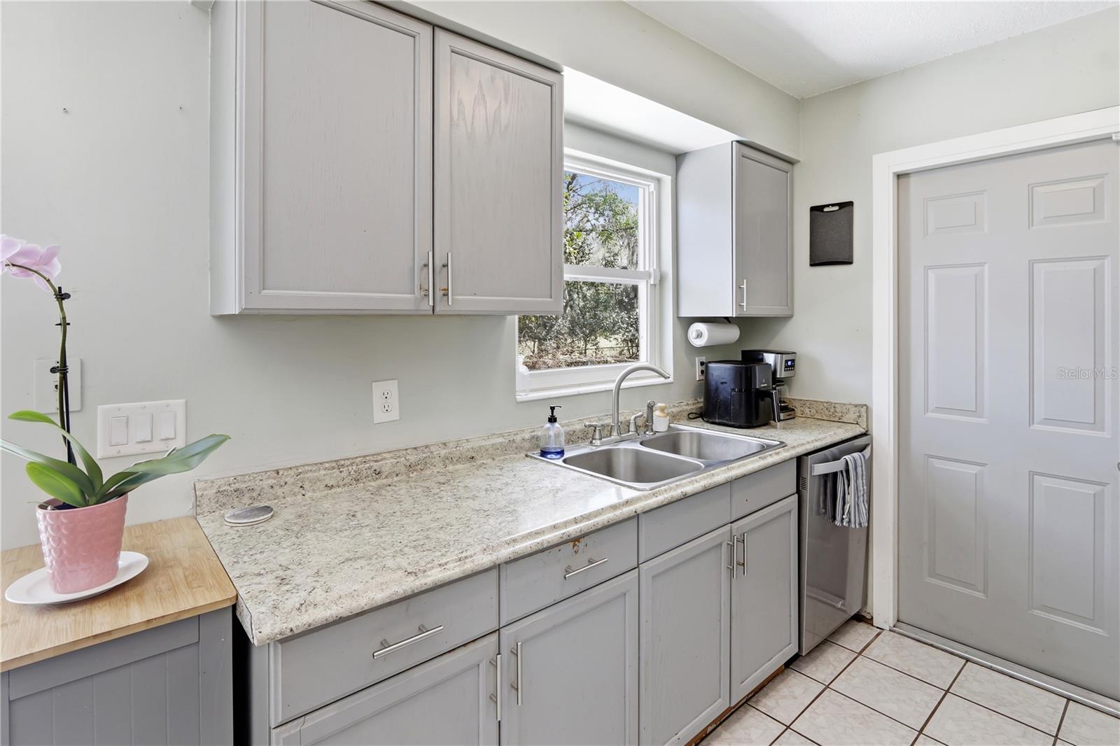 1907 Leslie Ann Ln Property Photo 7