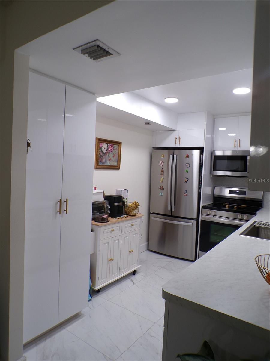 1000 Saint Charles Pl #209 Property Photo 17