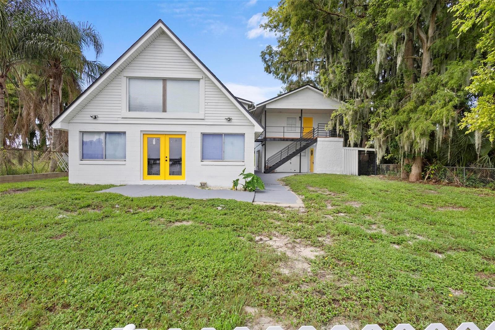 1824 Lake St Property Photo 3