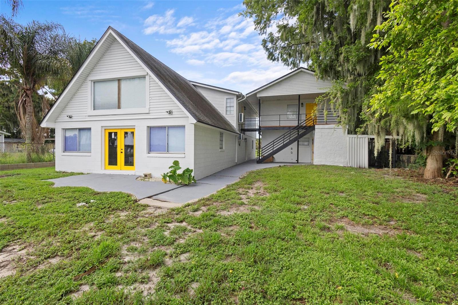 1824 Lake St Property Photo 4