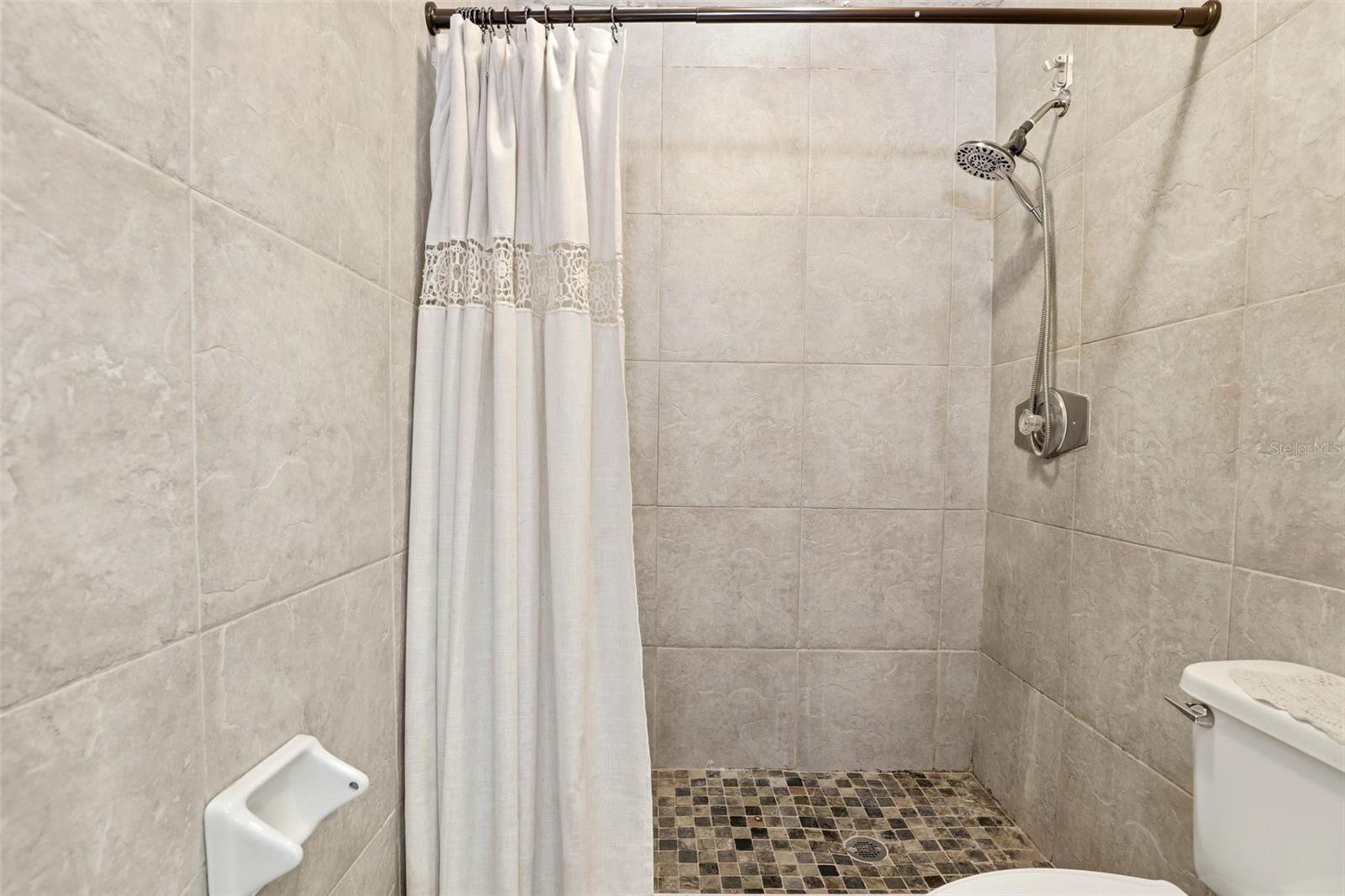 2542 Oak Park Way #101 Property Photo 17