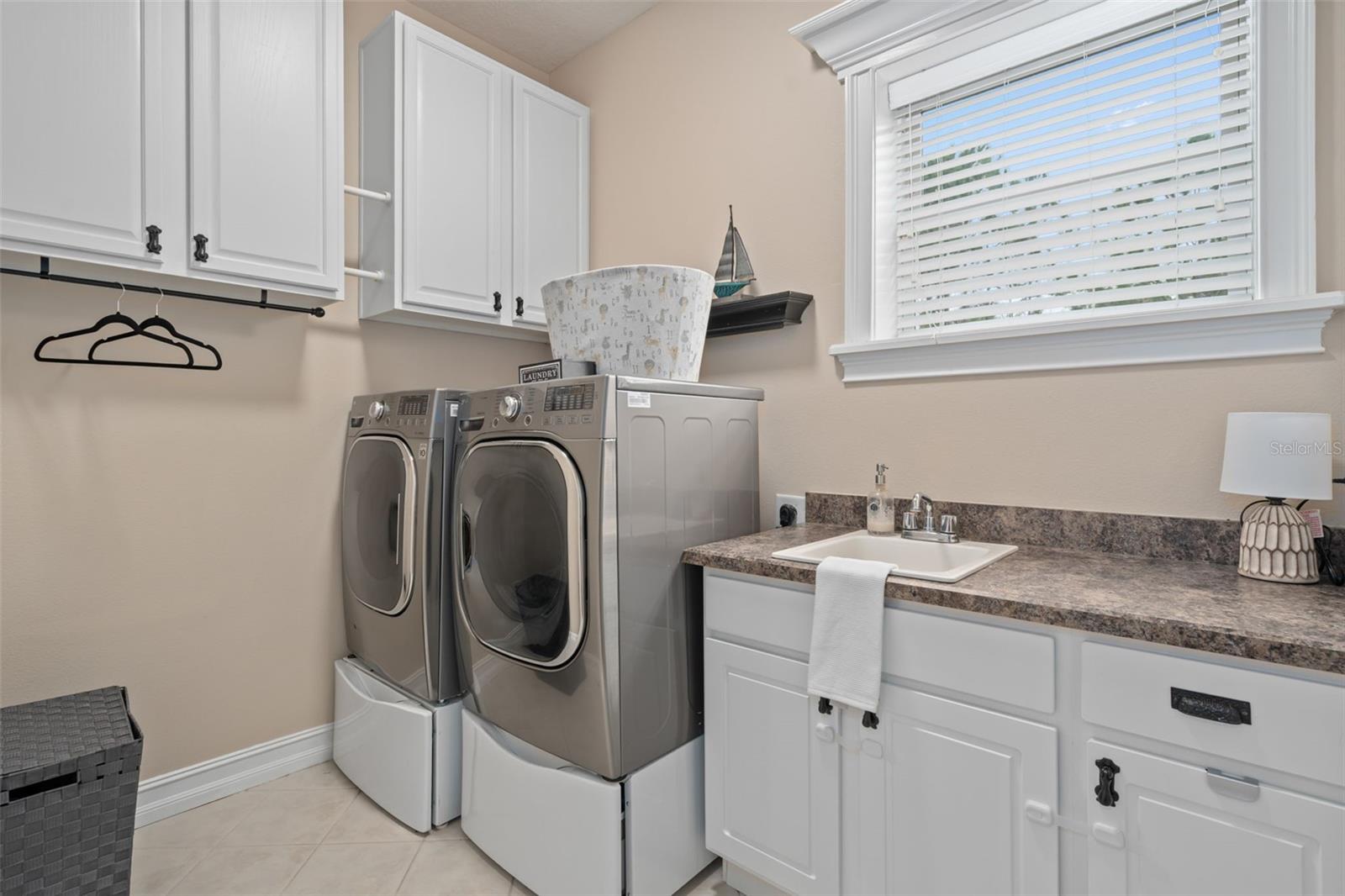 5301 Carson St Property Photo 44