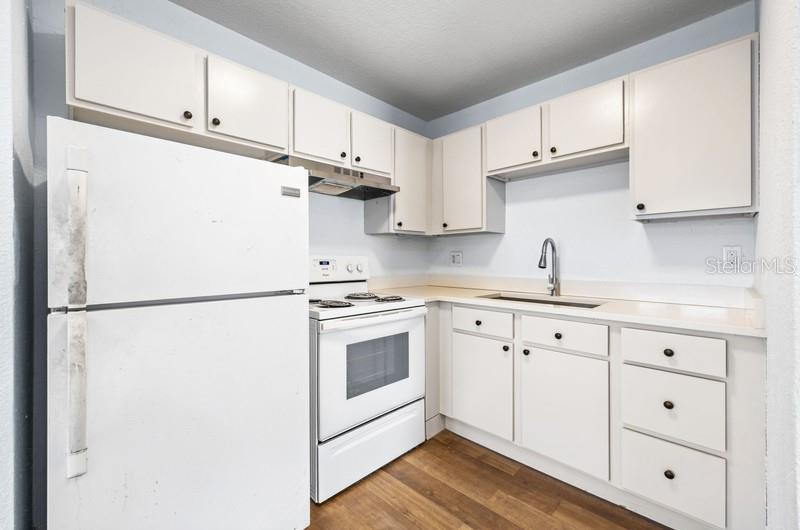 1132 Auburn St Property Photo 6