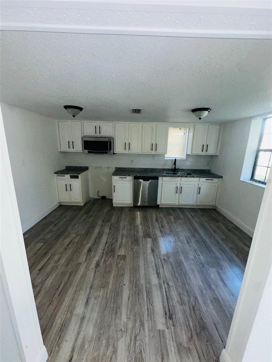 10221 Beam St Property Photo 2