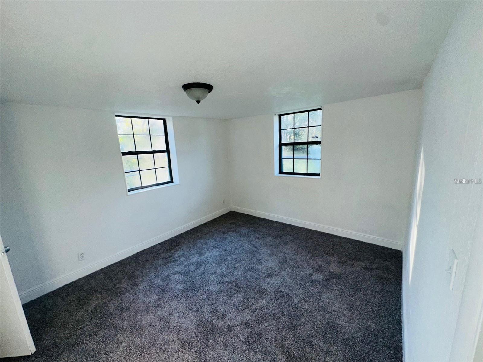 10221 Beam St Property Photo 6