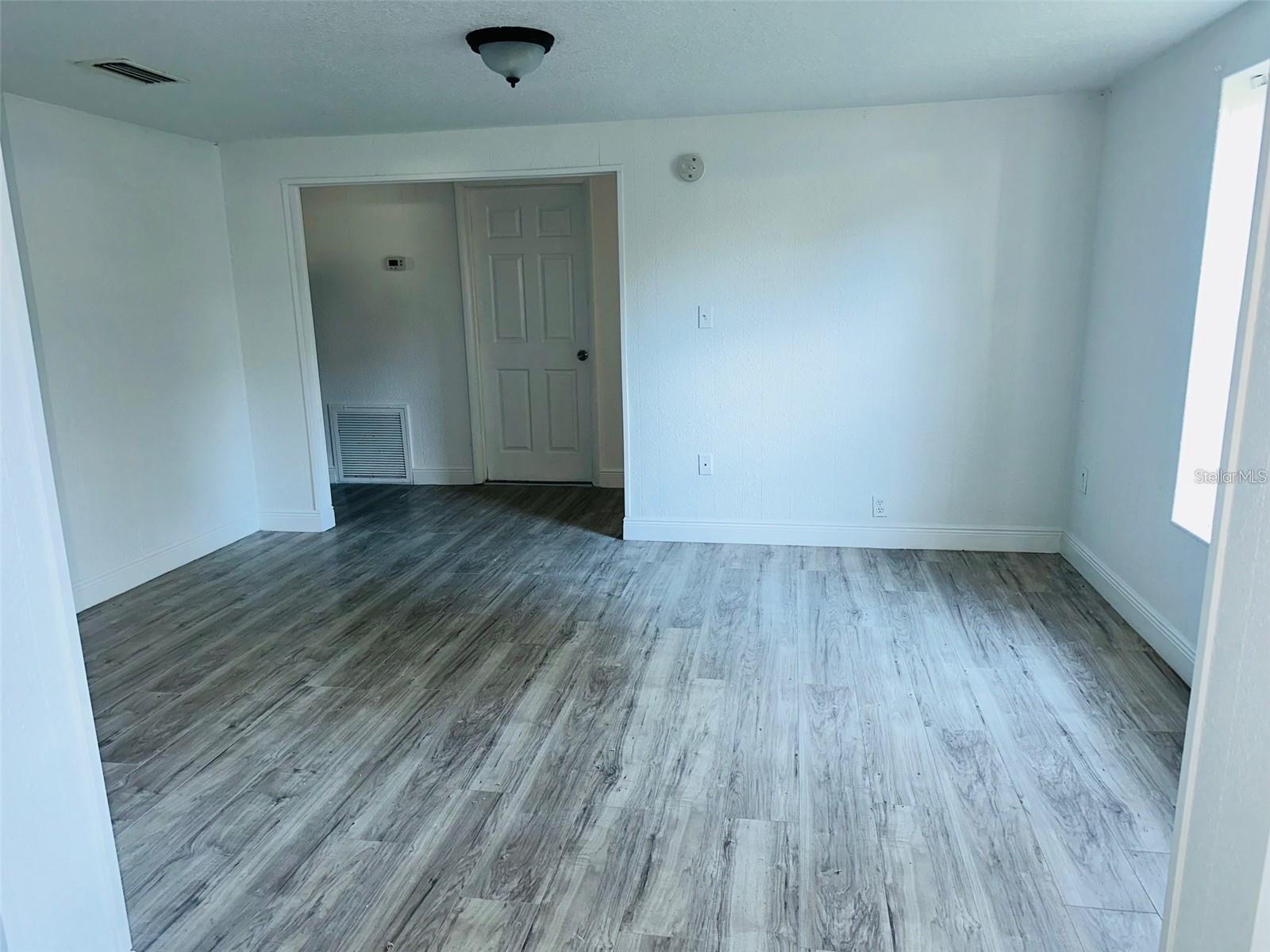 10221 Beam St Property Photo 9
