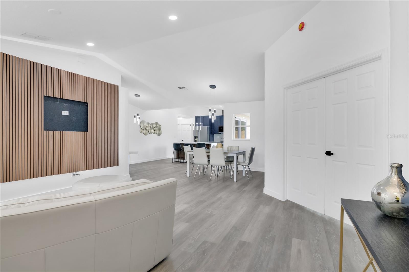 1120 Dunbridge St Property Photo 10
