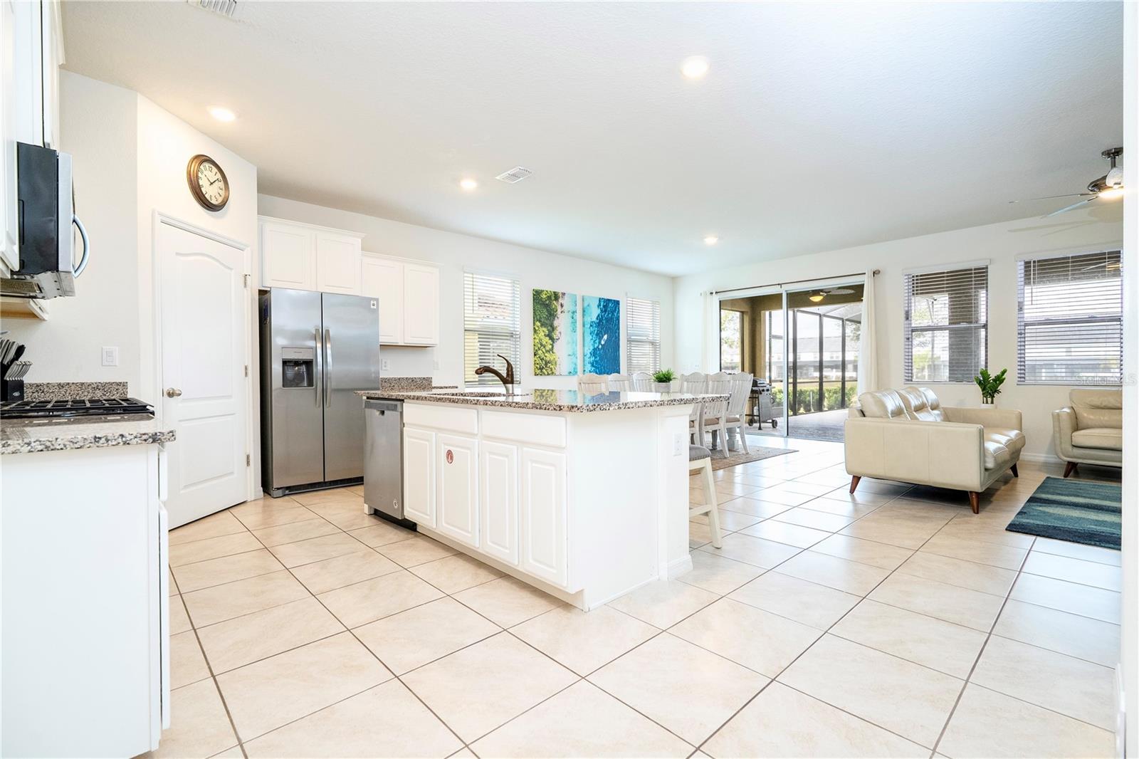 7560 Oakmoss Loop Property Photo 4