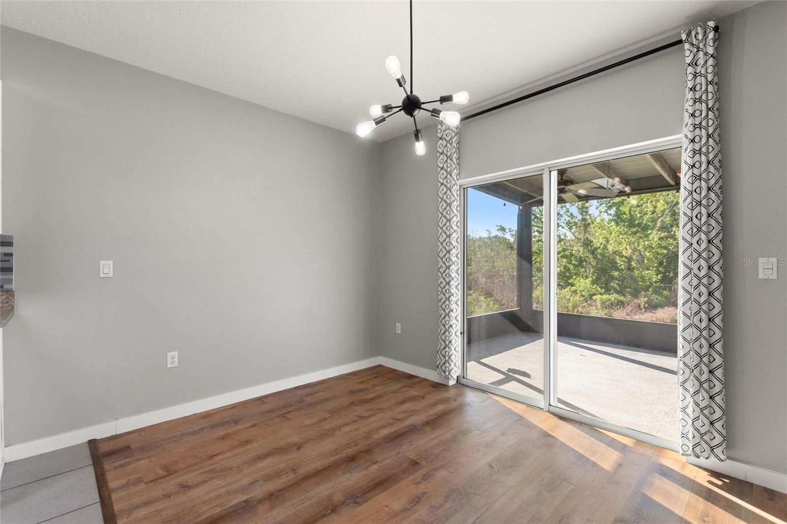 519 Oakhurst Way Property Photo 17
