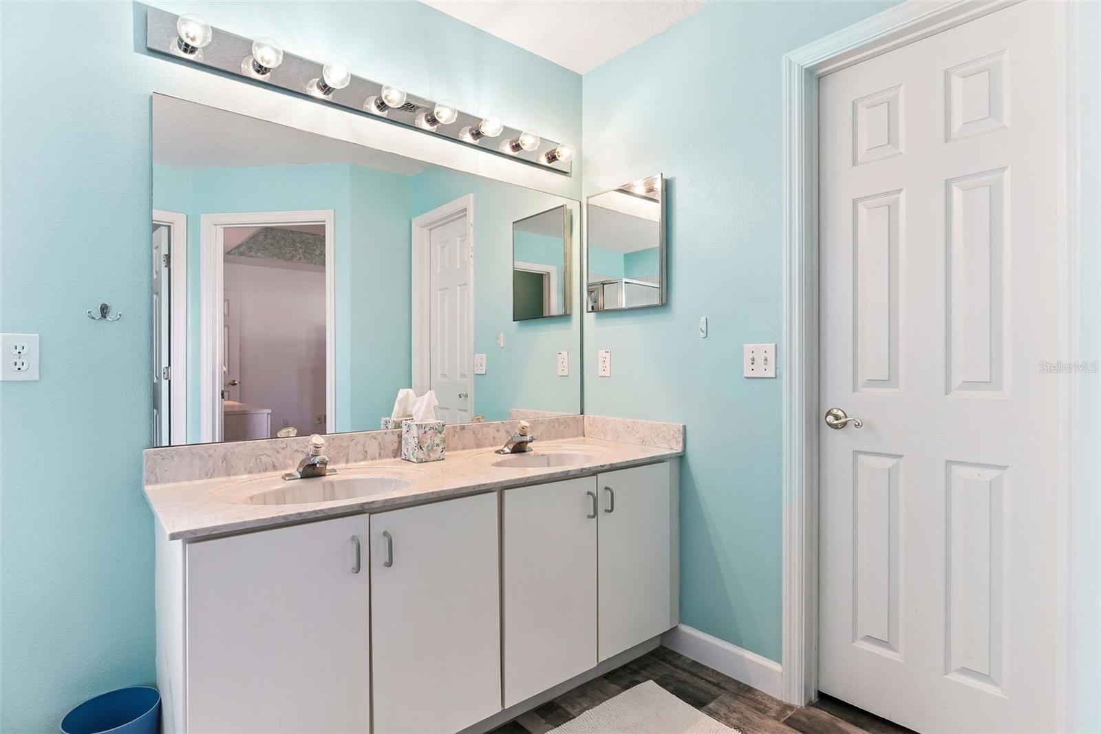 1483 Surrey Park Dr Property Photo 28