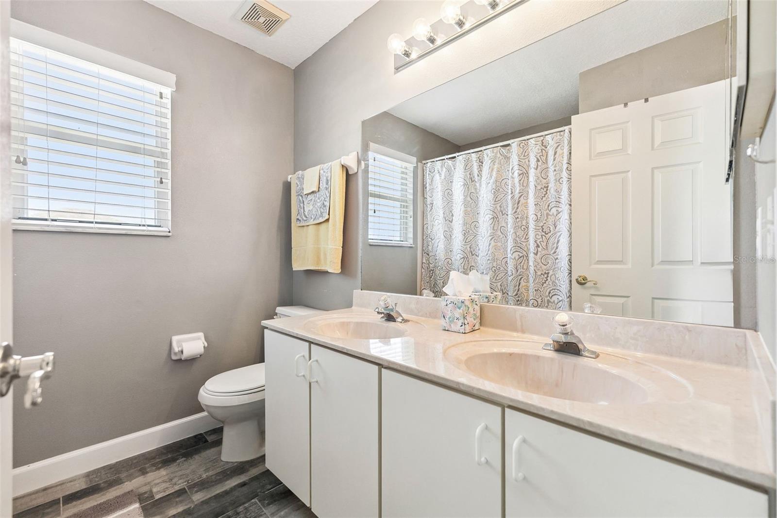 1483 Surrey Park Dr Property Photo 32